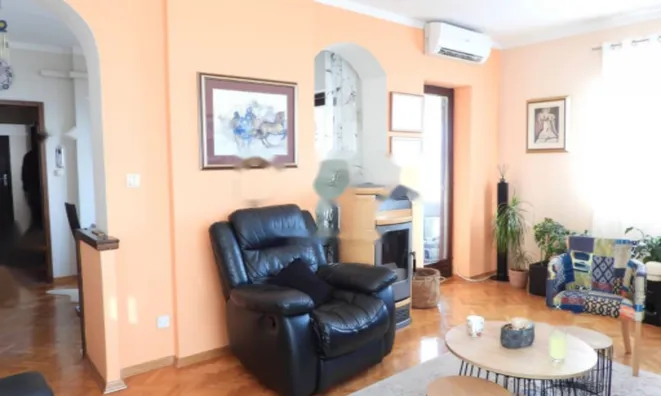 Недвижимость Четырехкомнатная квартира: 16