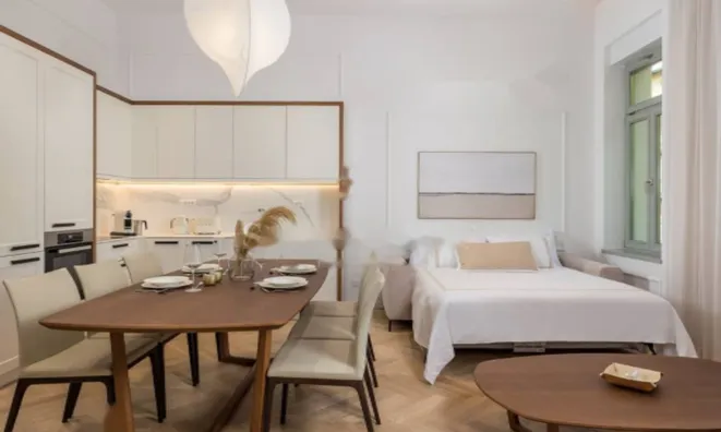 Недвижимость Трехкомнатная квартира в центре: 5