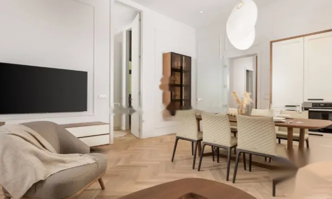 Недвижимость Трехкомнатная квартира в центре: 6