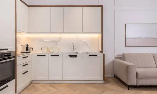 Недвижимость Трехкомнатная квартира в центре: 7