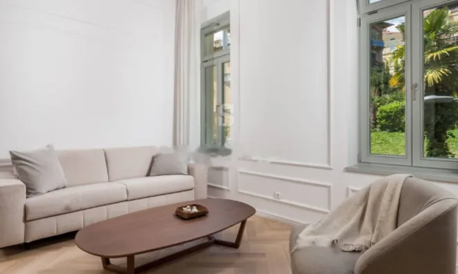 Недвижимость Трехкомнатная квартира в центре: 12