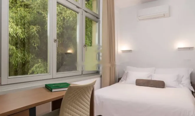 Недвижимость Трехкомнатная квартира в центре: 18