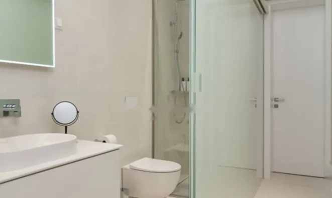 Недвижимость Трехкомнатная квартира в центре: 24