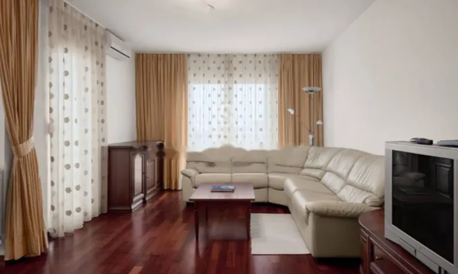 Недвижимость Трёхкомнатная квартира, Центр: 1