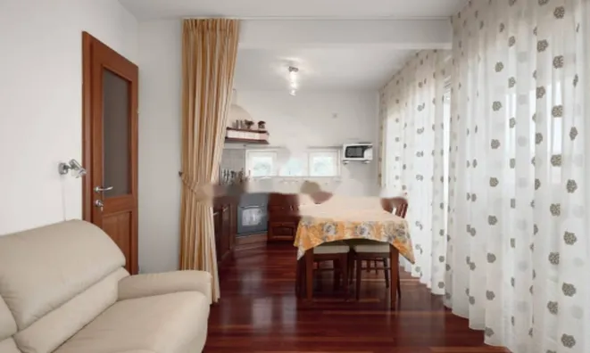 Недвижимость Трёхкомнатная квартира, Центр: 4