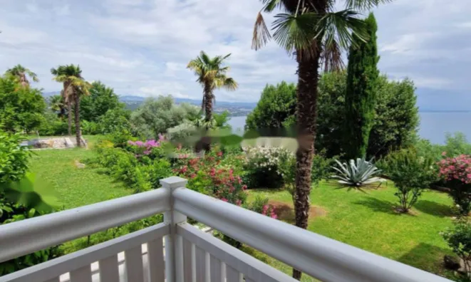 Недвижимость Трехкомнатная квартира в центре Опатии: 1