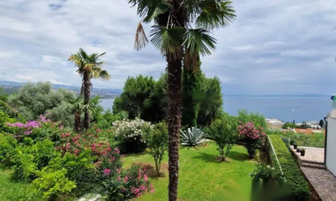 Недвижимость Трехкомнатная квартира в центре Опатии: 4