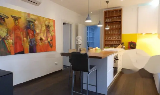 Недвижимость Четырёхкомнатная квартира в центре : 1