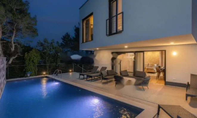 Недвижимость Семейный дом 225 м², Центр: 1