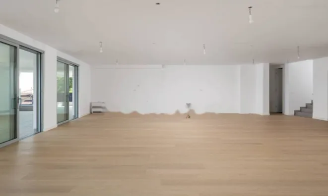 Недвижимость Четырехкомнатная квартира Центр: 19