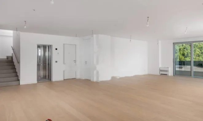 Недвижимость Четырехкомнатная квартира Центр: 21