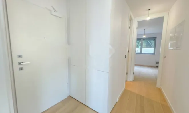 Недвижимость Трехкомнатная квартира в центре: 11