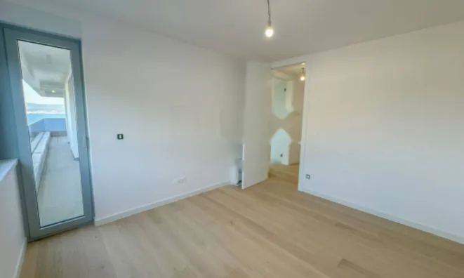 Недвижимость Трехкомнатная квартира в центре: 15