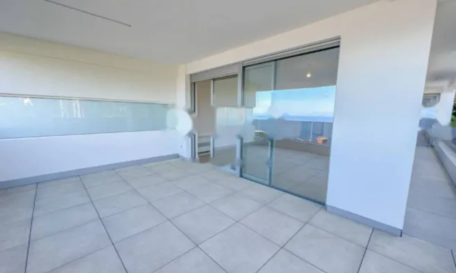 Недвижимость Трехкомнатная квартира в центре: 21