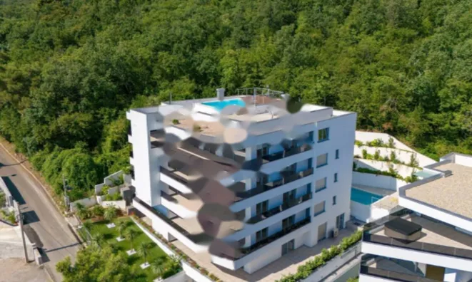 Недвижимость Трехкомнатная квартира в центре: 25