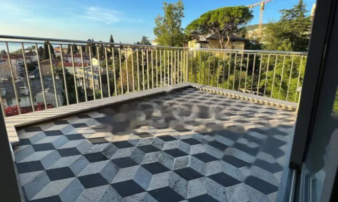 Недвижимость Трехкомнатная квартира в центре: 16