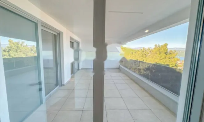 Недвижимость Трехкомнатная квартира в центре: 5