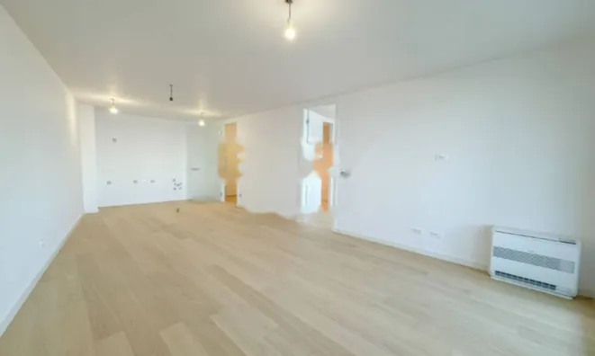 Недвижимость Трехкомнатная квартира в центре: 7