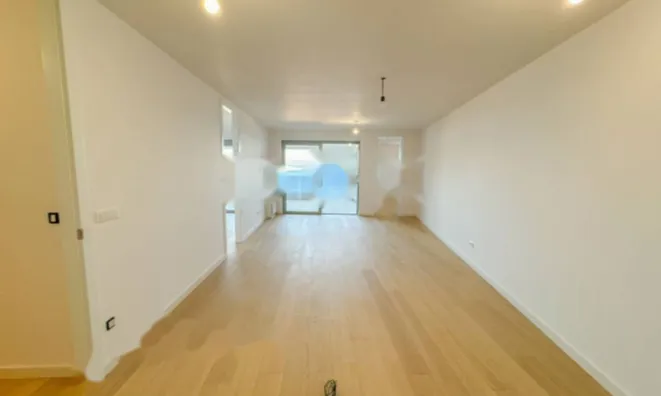 Недвижимость Трехкомнатная квартира в центре: 18