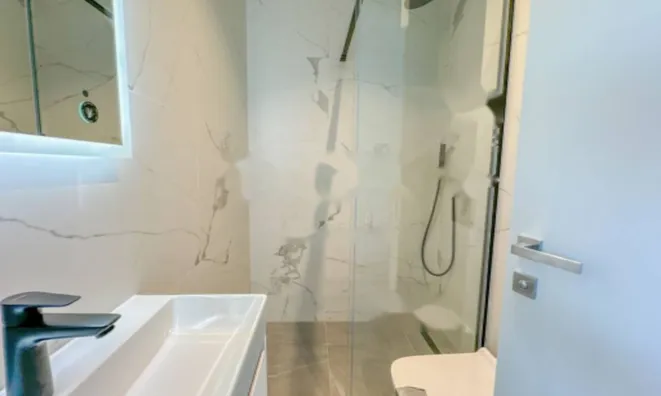 Недвижимость Трехкомнатная квартира в центре: 22