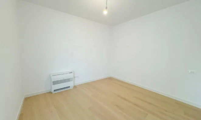 Недвижимость Трехкомнатная квартира в центре: 23