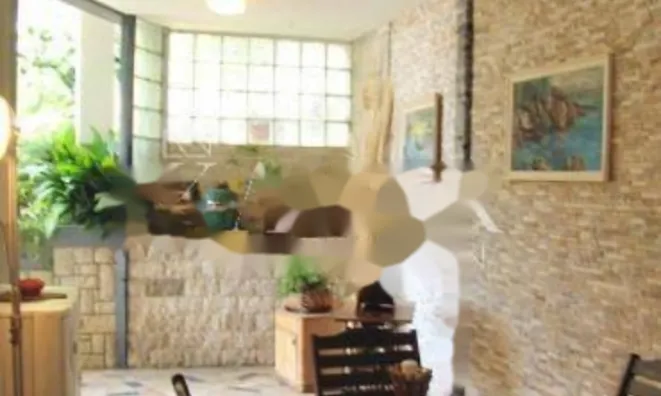 Недвижимость Трехкомнатная квартира в центре: 4