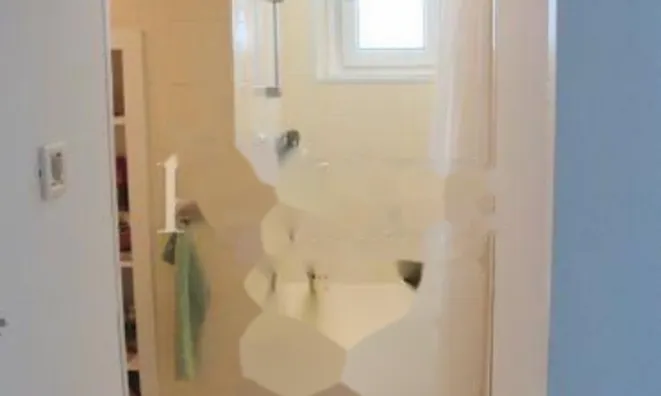 Недвижимость Трехкомнатная квартира в центре: 8