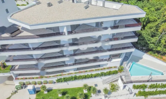 Недвижимость Трехкомнатная квартира в центре: 1