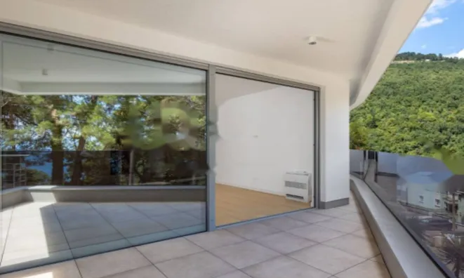 Недвижимость Трехкомнатная квартира в центре: 13