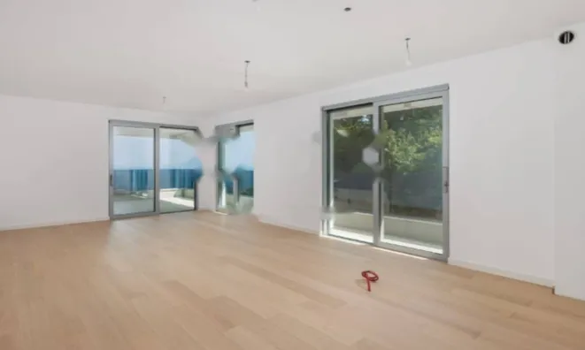 Недвижимость Трехкомнатная квартира Центр: 3