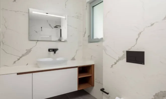 Недвижимость Трехкомнатная квартира Центр: 16