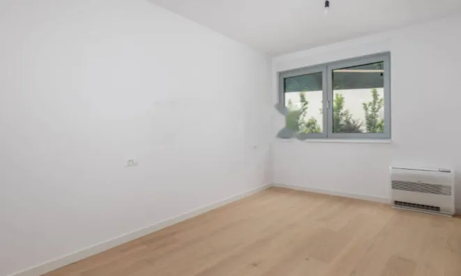 Недвижимость Трехкомнатная квартира Центр: 24