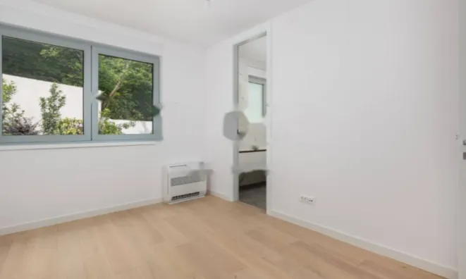 Недвижимость Трехкомнатная квартира Центр: 25