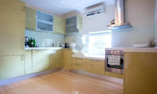 Недвижимость Трехкомнатная квартира Центр: 4