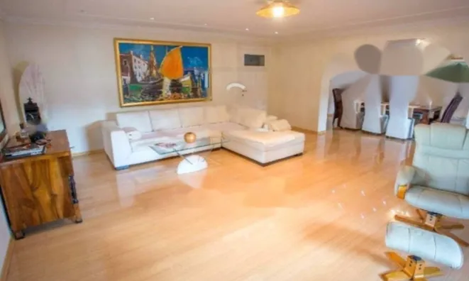 Недвижимость Трехкомнатная квартира Центр: 5