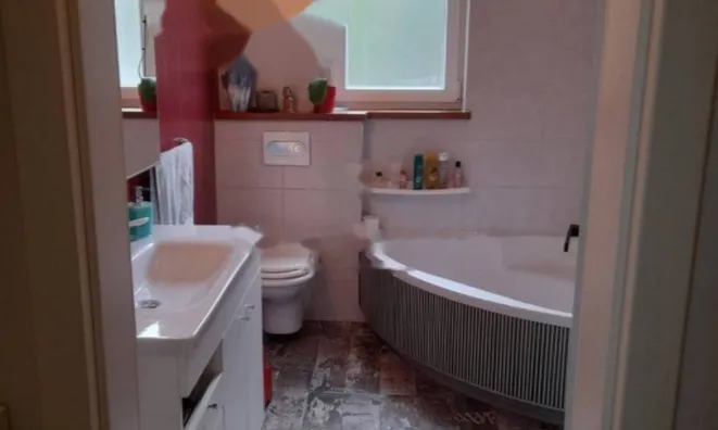 Недвижимость Трехкомнатная квартира в центре: 12