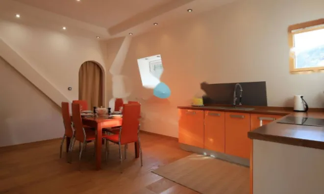 Недвижимость Четырёхкомнатная квартира в центре: 13