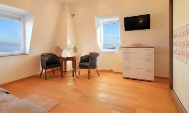 Недвижимость Четырёхкомнатная квартира в центре: 18