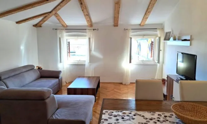 Недвижимость Двухкомнатная квартира в Центре: 2