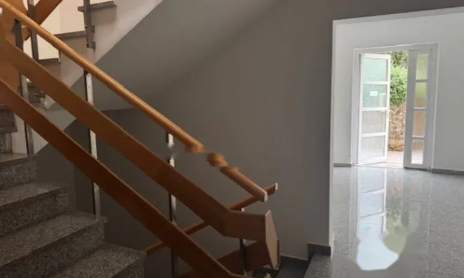 Недвижимость Двухкомнатная квартира в центре: 14