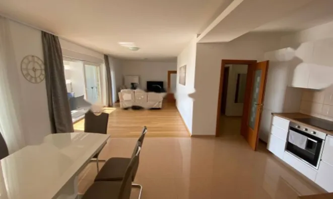 Недвижимость Трехкомнатная квартира в Центре: 1