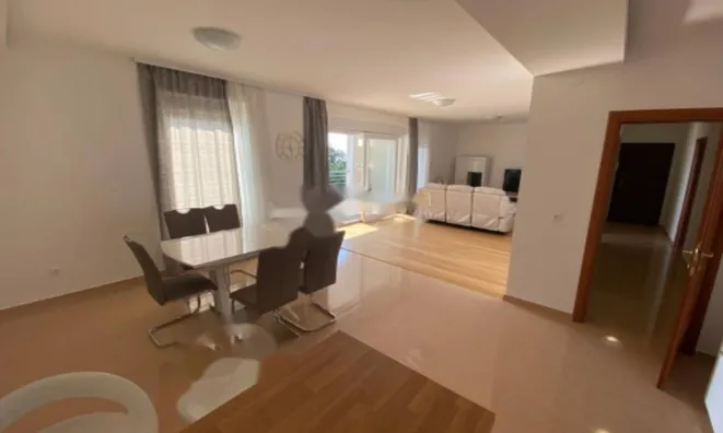 Недвижимость Трехкомнатная квартира в Центре: 2