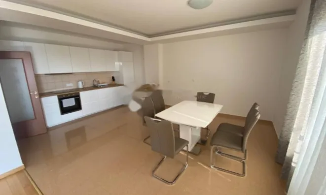 Недвижимость Трехкомнатная квартира в Центре: 4