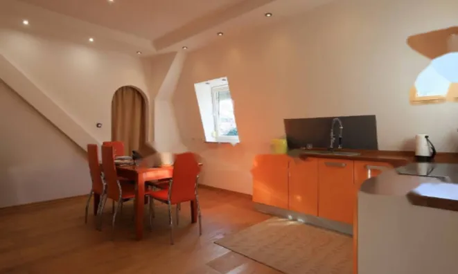 Недвижимость Четырехкомнатная квартира в центре: 10