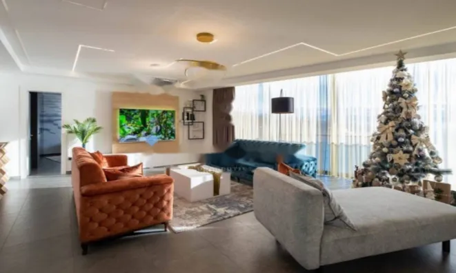 Недвижимость Четырёхкомнатная квартира Центр: 19