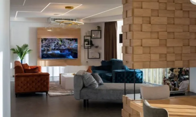 Недвижимость Четырёхкомнатная квартира Центр: 23