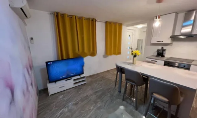 Недвижимость Двухкомнатная квартира Центр: 6