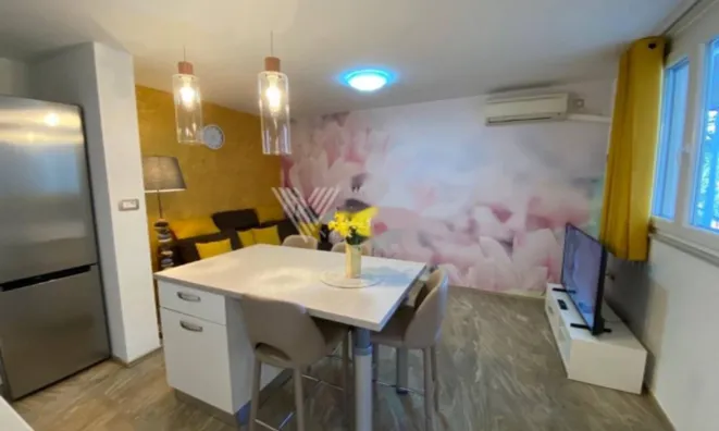 Недвижимость Двухкомнатная квартира Центр: 8