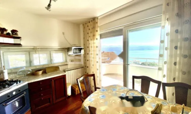 Недвижимость Трехкомнатная квартира Центр: 8