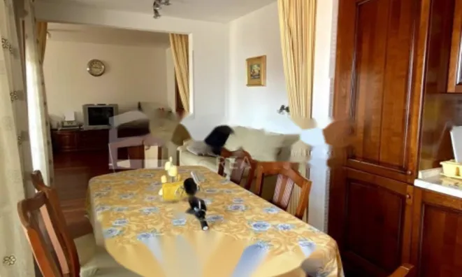 Недвижимость Трехкомнатная квартира Центр: 9